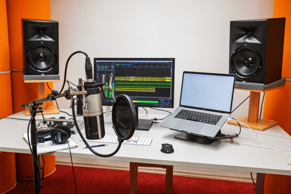 audiostudio with mac microphone and speaker